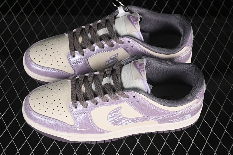 All categories Nk SB Dunk Series Nk SB Dunk Low High-end customized low-top sneakers Nike SB Dunk Low North Series Glossy purple hook Anniversary high-end customized low-top casual sneakers KK1333-039